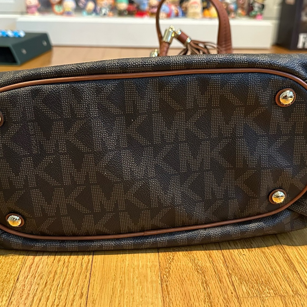 Michael Kors Black and Tan Shoulder Bag - Picture 5 of 5